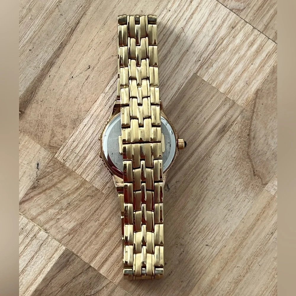 Seiko Rare Ladies Watch Gold-Tone Bracelet Case Hands Black Carbon Fiber Dial